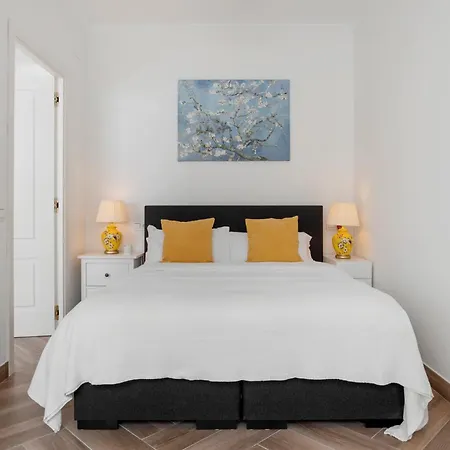 Atico Bonbini Iii By Asola * إِستيبونا